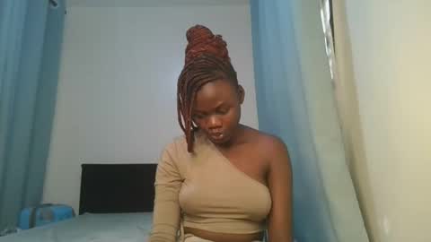 Snapshot of barbie_queen2 chatting on 12-19-25, 09:16 queen online show from 12-19-25, 09:16