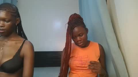 Snapshot of barbie_queen2 chatting on 12-20-25, 10:44 queen online show from 12-20-25, 10:44