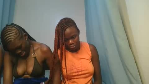 Snapshot of barbie_queen2 chatting on 12-21-25, 10:55 queen online show from 12-21-25, 10:55