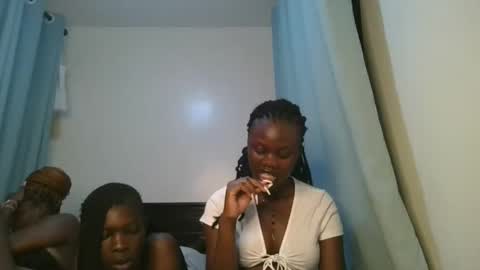 Snapshot of barbie_queen2 chatting on 01-08-26, 11:51 queen online show from 01-08-26, 11:51