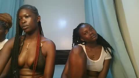 Snapshot of barbie_queen2 chatting on 01-12-26, 09:20 queen online show from 01-12-26, 09:20