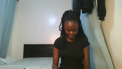 Snapshot of barbie_queen2 chatting on 01-13-26, 10:09 queen online show from 01-13-26, 10:09