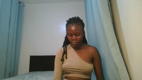 Snapshot of barbie_queen2 chatting on 01-18-26, 08:12 queen online show from 01-18-26, 08:12