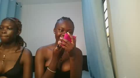 Snapshot of barbie_queen2 chatting on 02-16-26, 04:30 queen online show from 02-16-26, 04:30