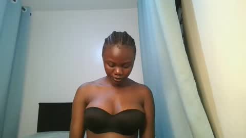 Snapshot of barbie_queen2 chatting on 02-20-26, 12:29 queen online show from 02-20-26, 12:29