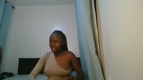 Snapshot of barbie_queen2 chatting on 03-08-26, 02:04 queen online show from 03-08-26, 02:04