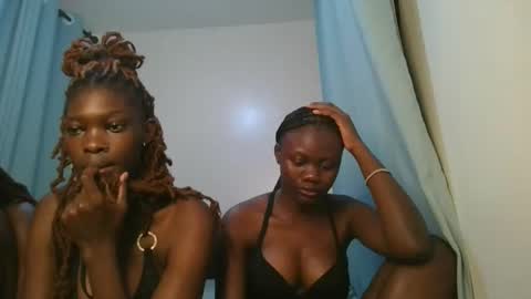 Snapshot of barbie_queen2 chatting on 03-11-26, 10:05 queen online show from 03-11-26, 10:05