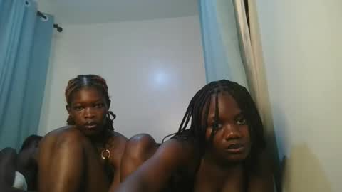 Snapshot of barbie_queen2 chatting on 03-12-26, 02:01 queen online show from 03-12-26, 02:01