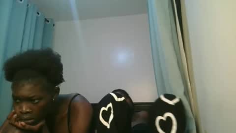 Snapshot of barbie_queen2 chatting on 03-21-26, 01:21 queen online show from 03-21-26, 01:21