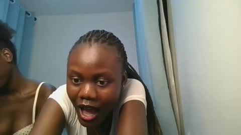 Snapshot of barbie_queen2 chatting on 03-26-26, 11:32 queen online show from 03-26-26, 11:32