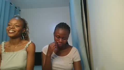 Snapshot of barbie_queen2 chatting on 03-28-26, 11:15 queen online show from 03-28-26, 11:15