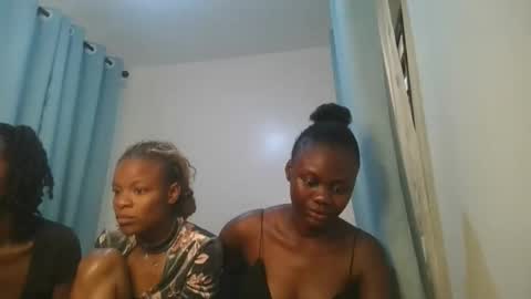 Snapshot of barbie_queen2 chatting on 04-01-26, 12:28 queen online show from 04-01-26, 12:28