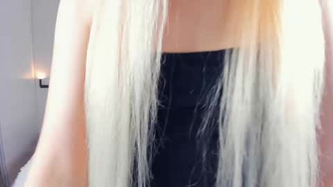 Mia online show from 04-09-26, 02:00