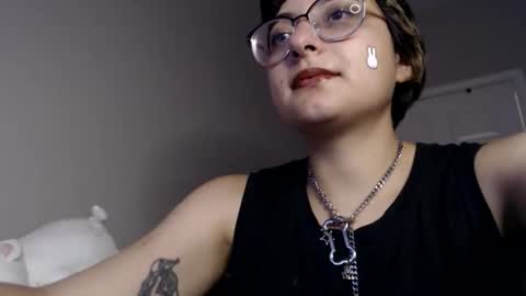Snapshot of basilbbb chatting on 05-01-26, 12:48 basil online show from 05-01-26, 12:48