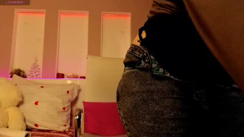 Snapshot of battymoll chatting on 02-06-26, 03:59 battymoll online show from 02-06-26, 03:59