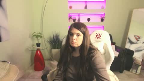 Snapshot of battymoll chatting on 02-08-26, 03:37 battymoll online show from 02-08-26, 03:37