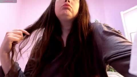 Snapshot of battymoll chatting on 03-18-26, 04:10 battymoll online show from 03-18-26, 04:10