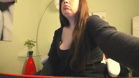 Snapshot of battymoll chatting on 03-26-26, 03:39 battymoll online show from 03-26-26, 03:39