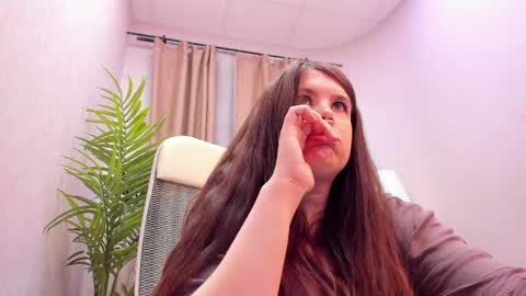 Snapshot of battymoll chatting on 03-31-26, 03:45 battymoll online show from 03-31-26, 03:45