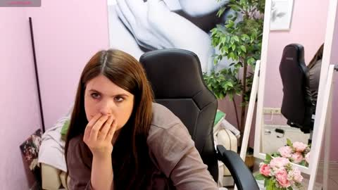 Snapshot of battymoll chatting on 04-05-26, 03:42 battymoll online show from 04-05-26, 03:42