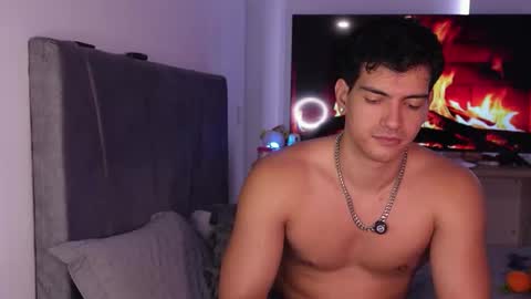 Snapshot of bbbeachboy chatting on 02-03-26, 09:20 Valentino online show from 02-03-26, 09:20