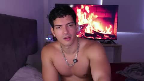 Snapshot of bbbeachboy chatting on 02-11-26, 09:20 Valentino online show from 02-11-26, 09:20