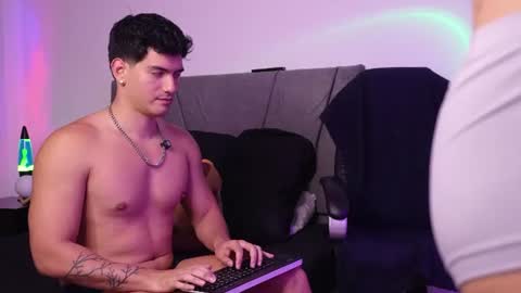 Snapshot of bbbeachboy chatting on 07-15-26, 07:08 Valentino online show from 07-15-26, 07:08