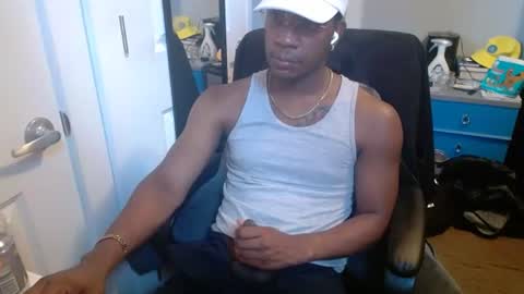 Snapshot of bbc_elrey chatting on 06-25-26, 06:45 Racks online show from 06-25-26, 06:45