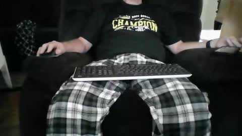 Snapshot of beachguy38 chatting on 04-25-26, 01:36 beachguy38 online show from 04-25-26, 01:36
