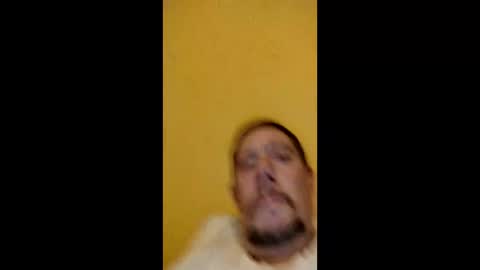 Snapshot of bear424194 chatting on 04-01-26, 10:07 bear424194 online show from 04-01-26, 10:07