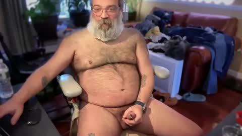 Snapshot of bear_in_mind chatting on 12-31-24, 04:25 BareBear online show from 12-31-24, 04:25