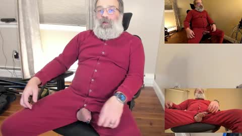 Snapshot of bear_in_mind chatting on 01-05-25, 07:49 BareBear online show from 01-05-25, 07:49