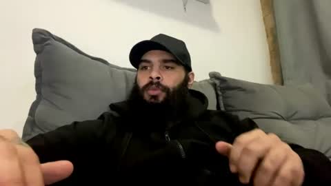 Snapshot of beardmax chatting on 06-23-26, 04:43 Min online show from 06-23-26, 04:43