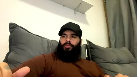 Snapshot of beardmax chatting on 06-28-26, 10:27 Min online show from 06-28-26, 10:27