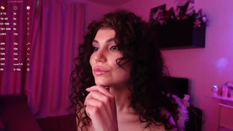 Snapshot of beatricefawne chatting on 01-21-25, 10:19 Bzzz Bea online show from 01-21-25, 10:19