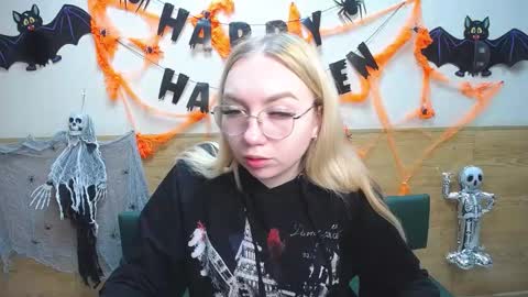 BeatriceFlyy online show from 10-21-25, 12:50