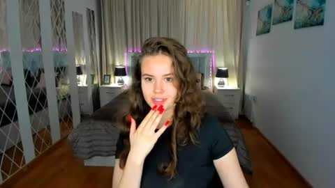 Snapshot of beatricewild chatting on 06-27-26, 12:22 BeatriceWild online show from 06-27-26, 12:22