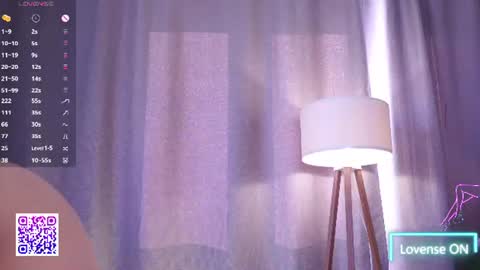 Snapshot of beauty_fuel chatting on 06-12-26, 04:11 Polly online show from 06-12-26, 04:11