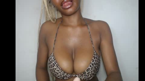 Snapshot of beautyslut1 chatting on 04-15-26, 07:04 beautyslut1 online show from 04-15-26, 07:04