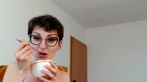 Snapshot of bebacksooon chatting on 03-14-26, 03:28 Raluca online show from 03-14-26, 03:28