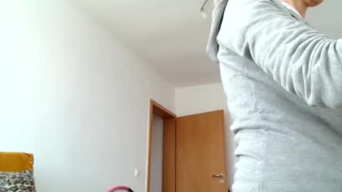 Snapshot of bebacksooon chatting on 03-26-26, 08:20 Raluca online show from 03-26-26, 08:20