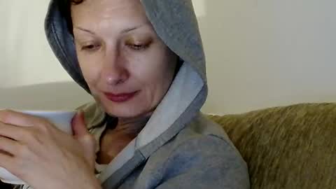 Snapshot of bebacksooon chatting on 04-02-26, 08:50 Raluca online show from 04-02-26, 08:50