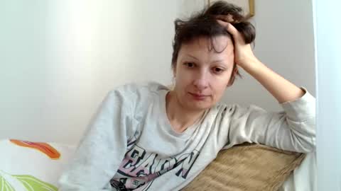 Snapshot of bebacksooon chatting on 04-12-26, 08:08 Raluca online show from 04-12-26, 08:08