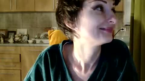 Snapshot of bebacksooon chatting on 04-15-26, 07:58 Raluca online show from 04-15-26, 07:58