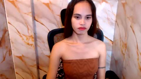 Snapshot of beccamiller22 chatting on 06-25-26, 01:05 becca online show from 06-25-26, 01:05