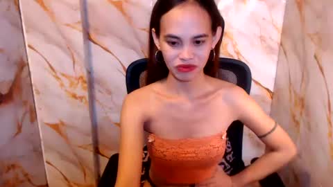 Snapshot of beccamiller22 chatting on 07-10-26, 12:26 becca online show from 07-10-26, 12:26