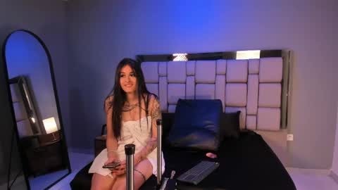 Bella online show from 05-17-26, 04:21