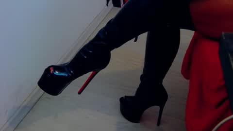 Snapshot of belatrixdomme chatting on 05-16-26, 07:05 BelatrixDomme online show from 05-16-26, 07:05
