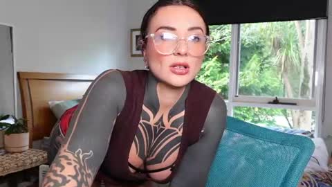 Snapshot of belen_osqura chatting on 06-17-26, 05:32 Alt Aussie online show from 06-17-26, 05:32