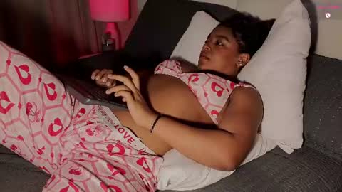 Snapshot of belkis_mills chatting on 06-10-26, 12:00 Belkis online show from 06-10-26, 12:00